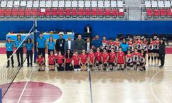 Aksu'da 18 okul takımının katılımıyla voleybol müsabakaları başladı!