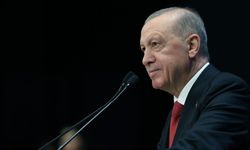 "Vesayetçilerin ördüğü tek tipçi duvarlar, AK Parti’yi ihya eden kadınların mücadelesiyle yıkılmıştır"