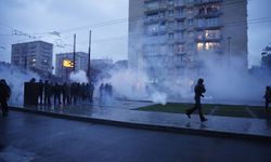 Fransa'da sokaklar bir kez daha karıştı: Bin kişi gözaltında