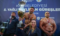 Başkan Vekili Özdemir güreşi kadın muhtarlarla izledi