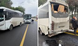 Tur midibüsü park halindeki midibüse çarptı
