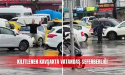 Kilitlenen kavşakta vatandaş seferberliği