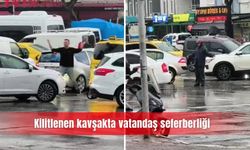 Kilitlenen kavşakta vatandaş seferberliği