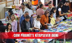 Cam Piramit’e kitapsever akını