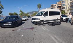 Alanya'da minibüs ve motosiklet çarpıştı: Üniversite öğrencisi hayatını kaybetti