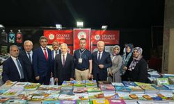 Diyanet standını gezdi