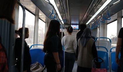  Tramvayda Ata'ya saygı 
