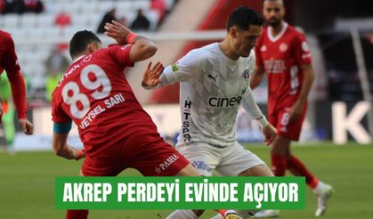 Akrep perdeyi evinde açıyor