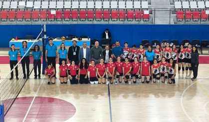 Aksu'da 18 okul takımının katılımıyla voleybol müsabakaları başladı!