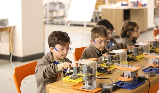 Kepez Belediyesi'nden çocuklara bilim dolu tatil