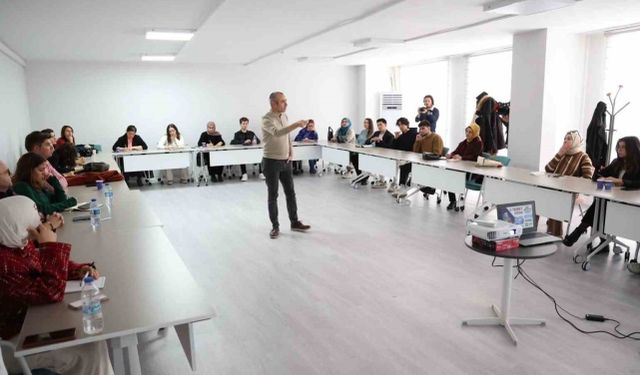Gençlere kariyer yolunda destek 