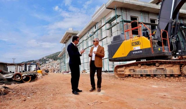 Alanya Mahmutlar Kütüphanesi yeni yerinde hizmete başladı