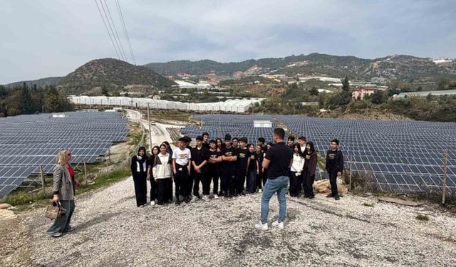 Alanyalı öğrenciler güneş enerjisi üretimini yerinde gördü