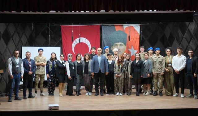 Kemer'de öğrencilerden duygu yüklü anma programı