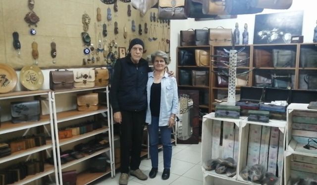 Benzer çifti deri sanatı ile kültürel mirası geleceğe taşıyor