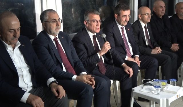 Cumhurbaşkanı Yardımcısı Yılmaz'dan Mevlüt Çavuşoğlu'na taziye ziyareti