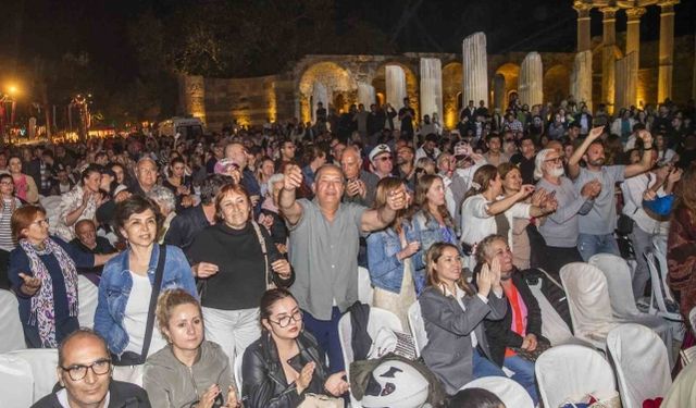 Manavgat, Akdeniz'in iki yakasından yükselen şarkılarla şenlendi