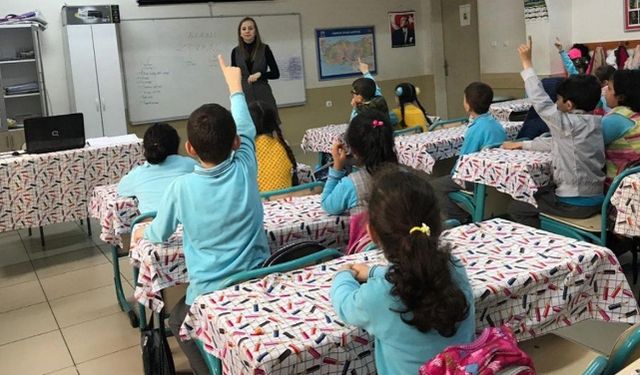Okullarda ara tatil sonrası ilk ders çaldı