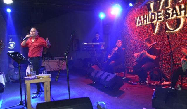 Hayri Akça, Vahide Sahne’de