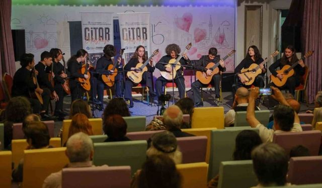 Genç gitaristlerden müzik ziyafeti