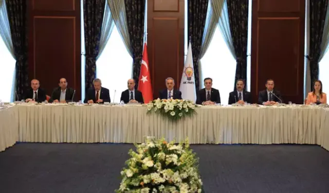 AK Parti'den yeni anayasa çalıştayı