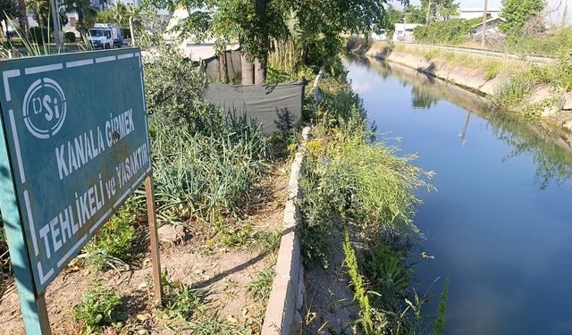 Manavgat’ta yürekler ağıza geldi: Küçük çocuk boğulmaktan kurtarıldı