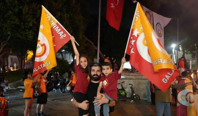 Antalya şampiyonluğu kutladı