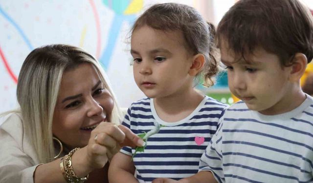 Minikler ipekböceğiyle tanıştı