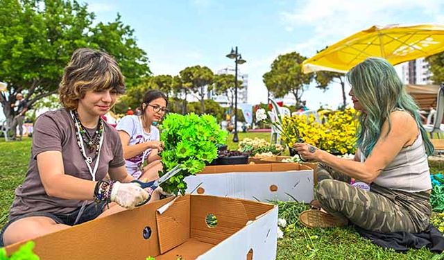 Antalya'da desenler çiçekle hayat buluyor