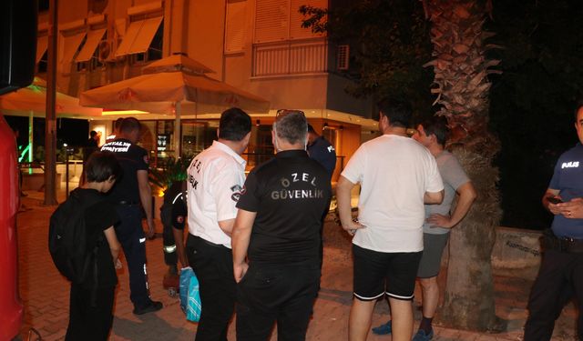 Alevler büyümeden müdahale! Kapalı kafede yangın paniği