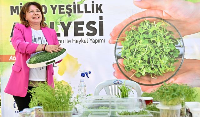 Heykeller üzerinde minyatür bahçeler