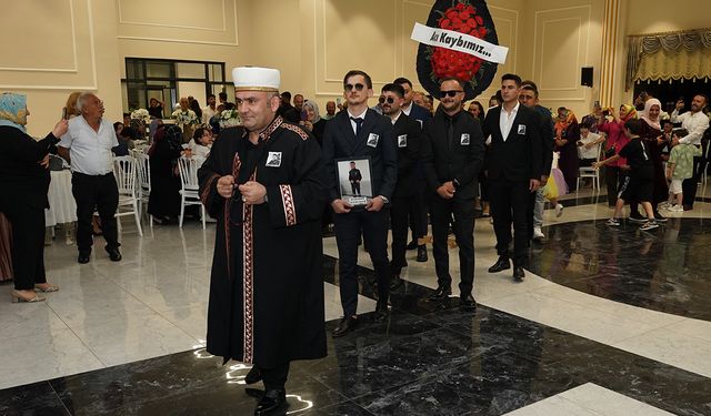 Gelin ve damada "Acı kaybımız" çelengi ile sürpriz