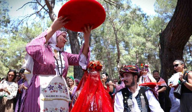 Antalya’da Yörük rüzgârı: Festivalde kına töreni sürprizi