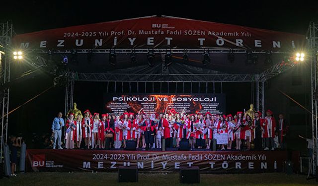 Antalya Belek Üniversitesi’nde mezuniyet coşkusu