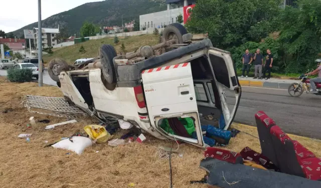 Isparta'da minibüs devrildi