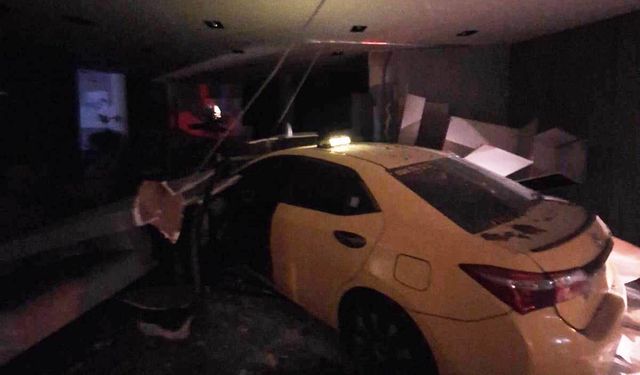 Taksi kontrolden çıktı mağazaya daldı