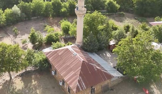 Tescilli tarihi cami geçmişin izlerini geleceğe taşıyor