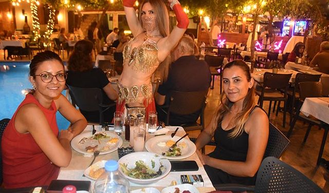 Kadın kadına Meyhanet'e kutladılar