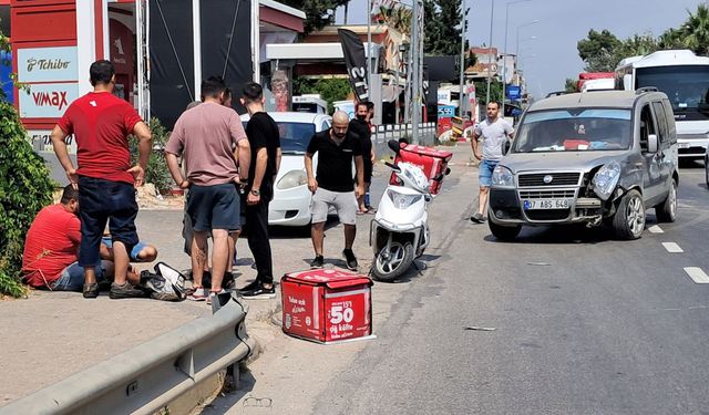 Serik'te hafif ticari araç ve motosiklet çarpıştı