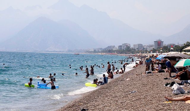 Antalya’da ağustos sonu plaj keyfi