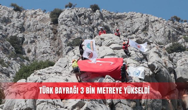 Türk Bayrağı 3 bin metreye yükseldi