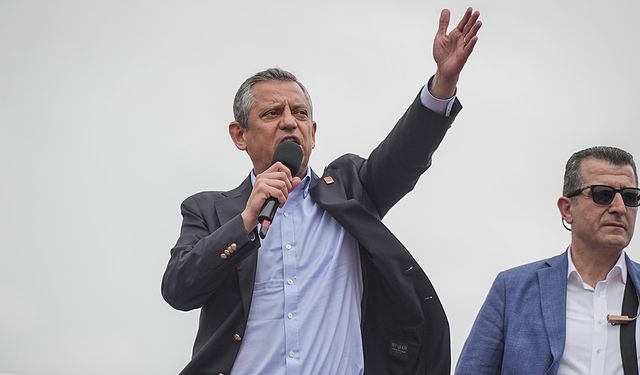 CHP Genel Başkanı Özel: "Turistlerin başının üstünden roketler, füzeler geçiyor"