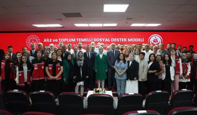 Bakan Göktaş, muhtarlarla bir araya geldi