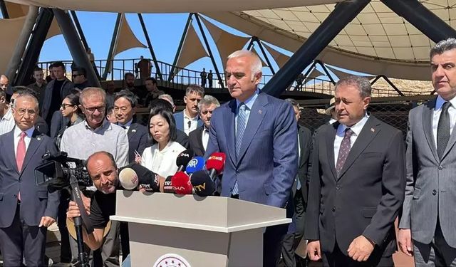 Göbeklitepe'de Neolitik Çağ'a ait insan heykeli bulundu