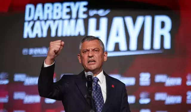 Özgür Özel yeniden CHP Genel Başkanı seçildi