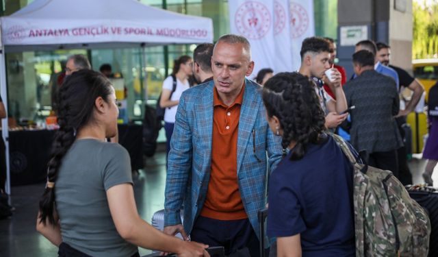 Üniversite öğrencilerine otogarda özel karşılama