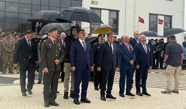 Valiye şemsiye var, gazilere yok