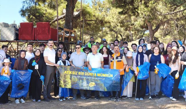 Gönüllüler Kepez Aktoprak ormanlık alanını temizledi
