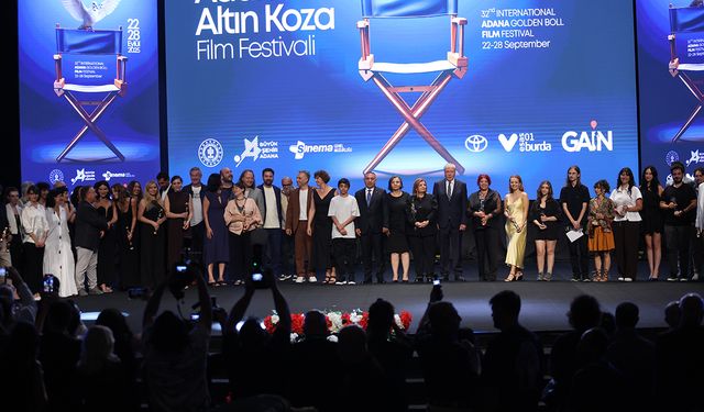 ‘O da bir şey mi’ Altın Koza’da 8 ödül birden aldı