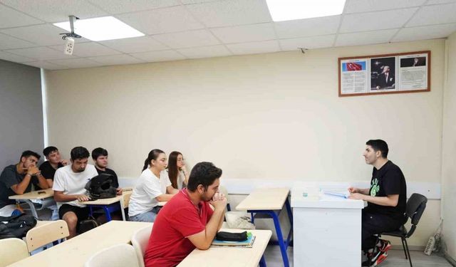 Sınavlara ücretsiz kurslarla hazırlanıyorlar